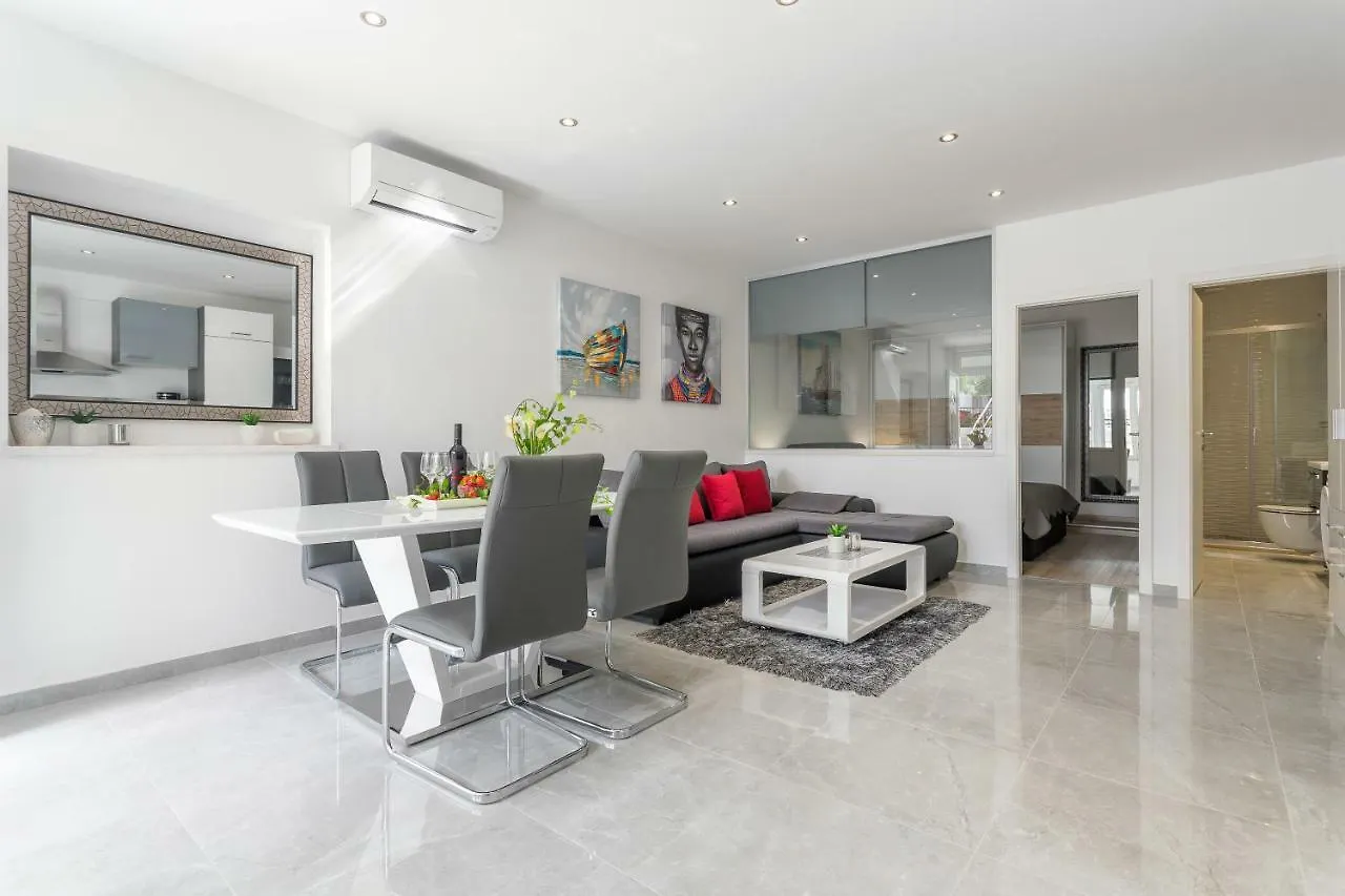 Apartments Amore contacts